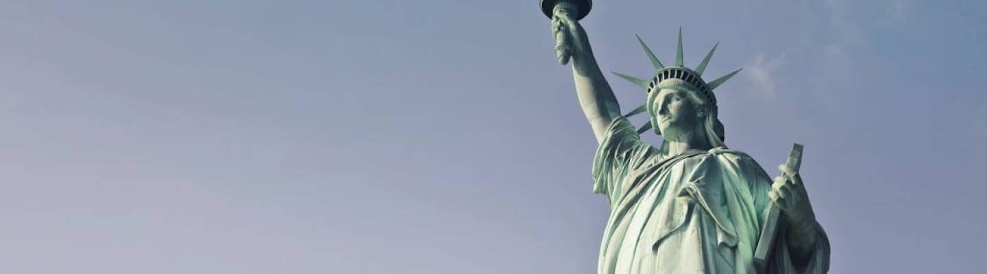 Large background banner of the statue of liberty